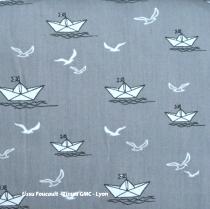 tissu FOUCAULT  petit bateau fond gris -popeline